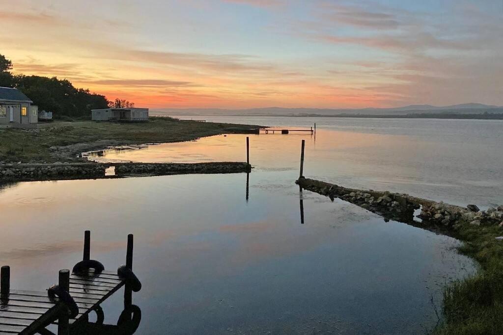 Lagoon View In Hermanus Bagian luar foto